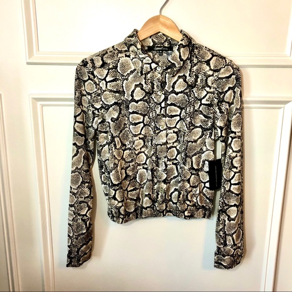 Gorgeous Snake Print Blouse - NEW! 🔥 - Picture 2 of 4